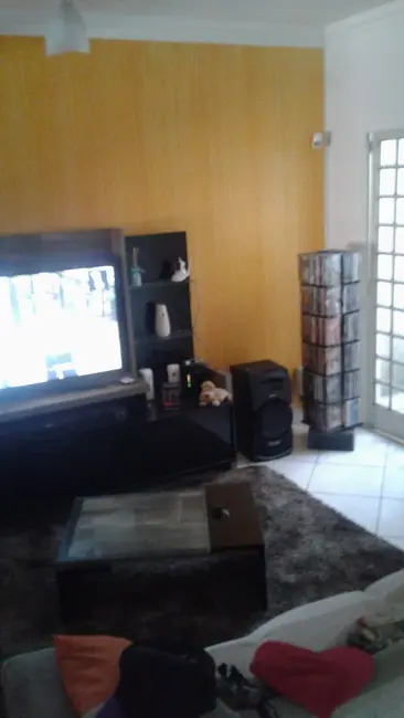 Sobrado com 2 quartos à venda, 250m2 em Aparecida - SP - imagem 2 Foto 2 de Sobrado com 2 quartos à venda, 250m2 em Aparecida - SP