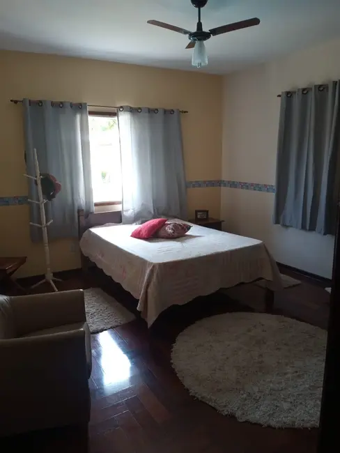 Casa com 4 quartos à venda, 306m2 em Vila Bourghese, Pindamonhangaba - SP - imagem 3 Foto 3 de Casa com 4 quartos à venda, 306m2 em Vila Bourghese, Pindamonhangaba - SP