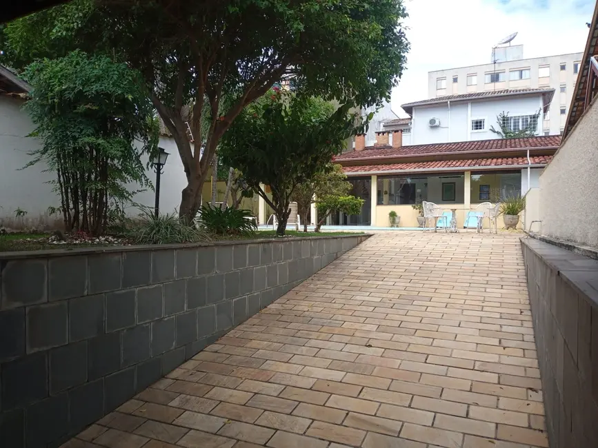 Casa com 4 quartos à venda, 306m2 em Vila Bourghese, Pindamonhangaba - SP - imagem 2 Foto 2 de Casa com 4 quartos à venda, 306m2 em Vila Bourghese, Pindamonhangaba - SP