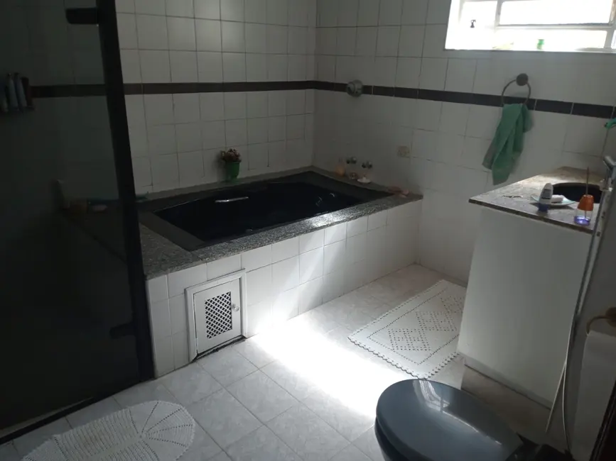 Casa com 4 quartos à venda, 306m2 em Vila Bourghese, Pindamonhangaba - SP - imagem 9 Foto 9 de Casa com 4 quartos à venda, 306m2 em Vila Bourghese, Pindamonhangaba - SP