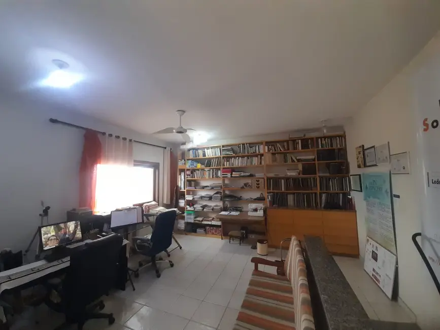 Foto 3 de Casa com 5 quartos à venda, 360m2 em Chácara do Visconde, Taubate - SP