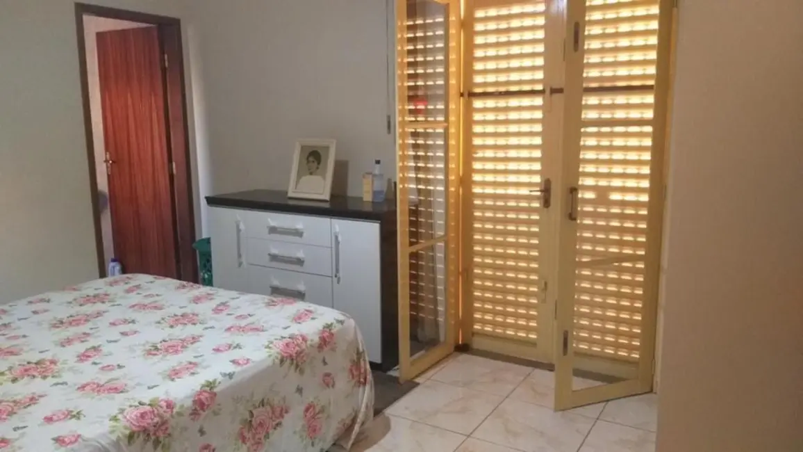 Foto 1 de Casa com 3 quartos à venda, 250m2 em Residencial Portal da Mantiqueira, Taubate - SP