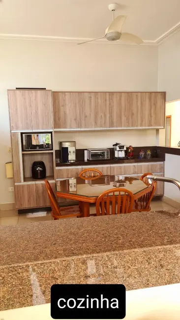 Foto 3 de Casa de Condomínio com 3 quartos à venda, 300m2 em Residencial Santa Helena, Cacapava - SP