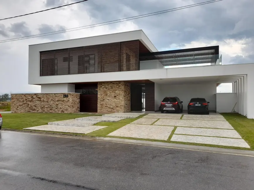 Foto 1 de Sobrado com 4 quartos à venda, 500m2 em Pindamonhangaba - SP