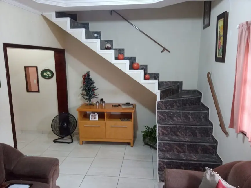 Foto 1 de Sobrado com 3 quartos à venda, 165m2 em Residencial e Comercial Cidade Morumbi, Pindamonhangaba - SP