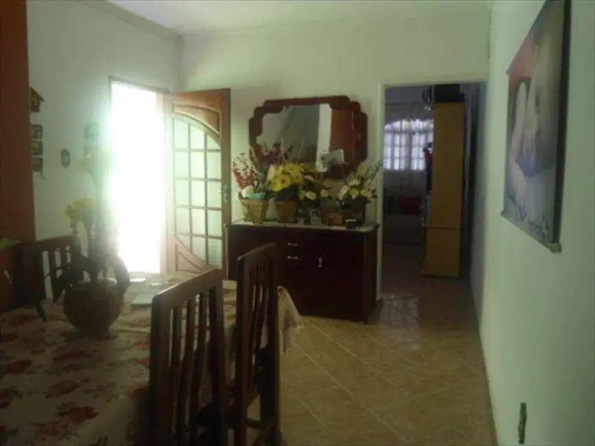 Foto 2 de Sobrado com 3 quartos à venda, 170m2 em Pindamonhangaba - SP