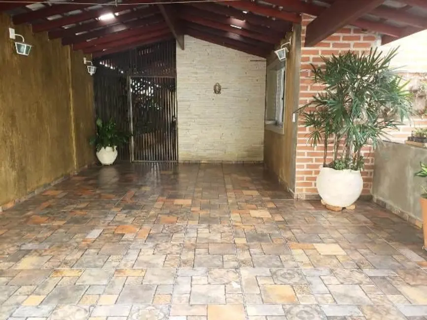 Foto 2 de Casa com 4 quartos à venda, 160m2 em São Benedito, Pindamonhangaba - SP