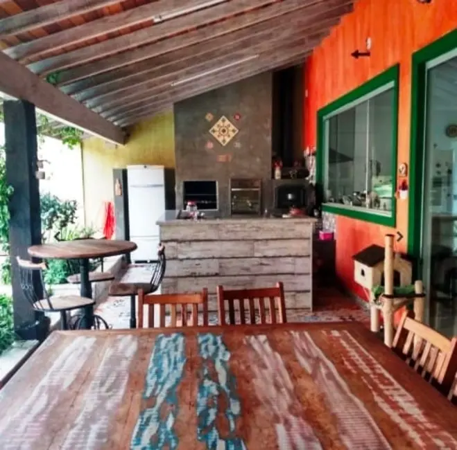 Foto 1 de Casa com 4 quartos à venda, 160m2 em São Benedito, Pindamonhangaba - SP