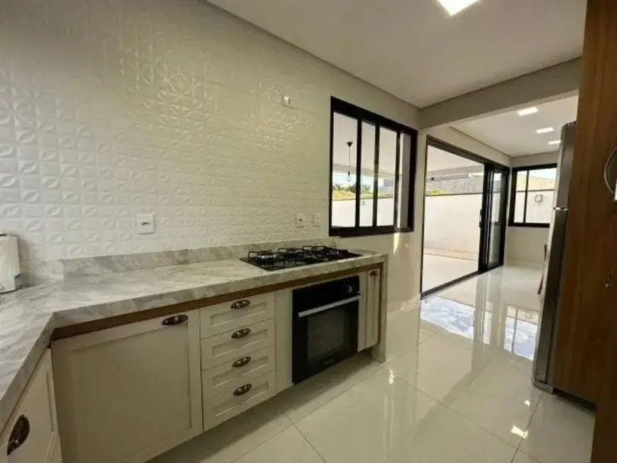 Foto 2 de Casa de Condomínio com 4 quartos à venda, 273m2 em Jardim Marlene Miranda, Taubate - SP