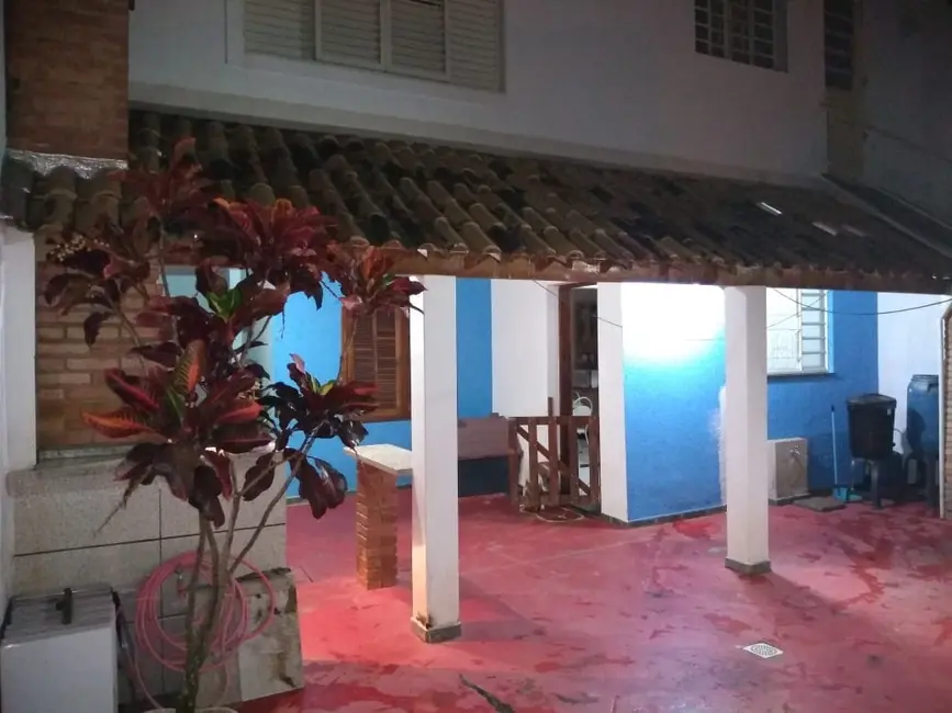 Foto 2 de Casa com 3 quartos à venda, 200m2 em Parque São Francisco, Guaratingueta - SP