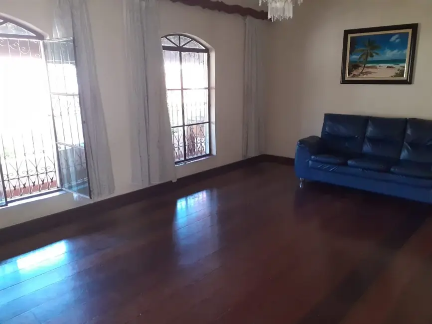 Foto 2 de Casa com 5 quartos à venda, 430m2 em Nossa Senhora do Perpétuo Socorro, Pindamonhangaba - SP