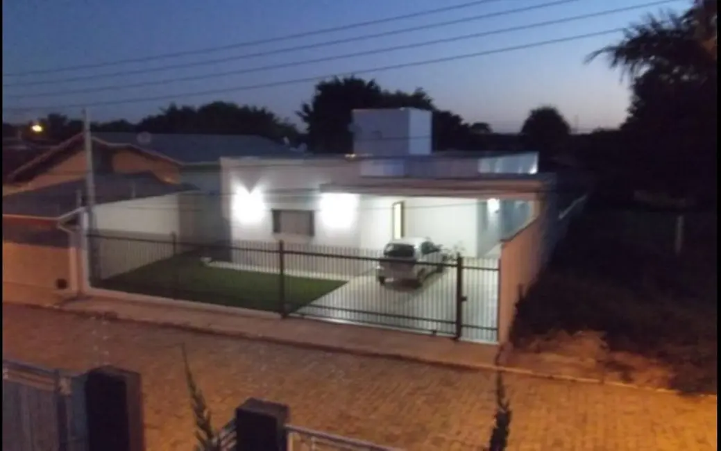 Foto 1 de Sobrado com 4 quartos à venda, 210m2 em Quiririm, Taubate - SP