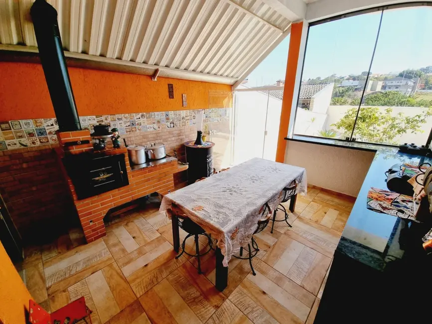 Foto 3 de Sobrado com 3 quartos à venda, 230m2 em Campos Elíseos, Taubate - SP