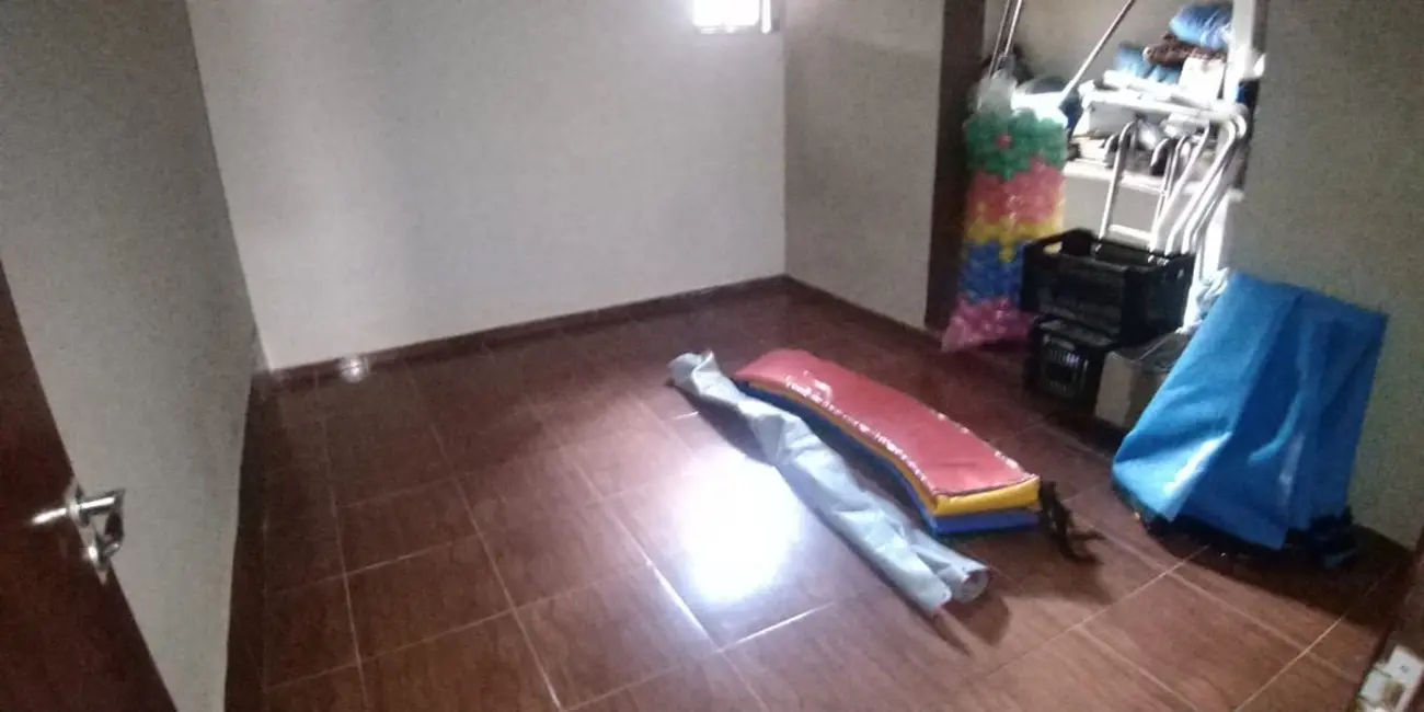 Foto 4 de Casa com 4 quartos à venda, 170m2 em Parque São Domingos, Pindamonhangaba - SP