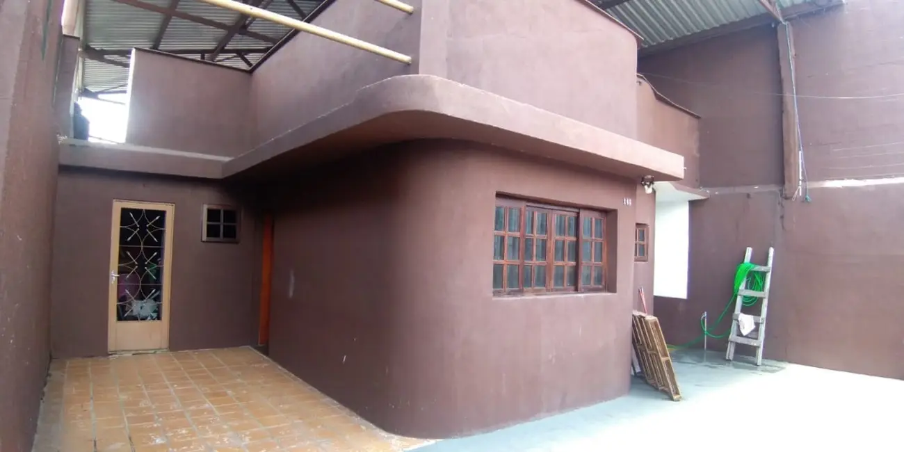 Foto 2 de Casa com 4 quartos à venda, 170m2 em Parque São Domingos, Pindamonhangaba - SP