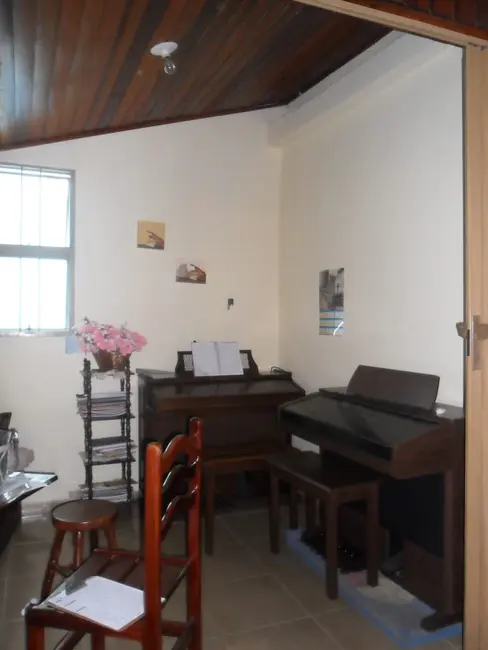 Foto 1 de Casa com 3 quartos à venda, 63m2 em Parque São Domingos, Pindamonhangaba - SP