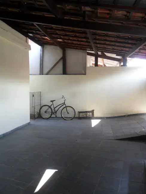 Foto 2 de Casa com 3 quartos à venda, 63m2 em Parque São Domingos, Pindamonhangaba - SP