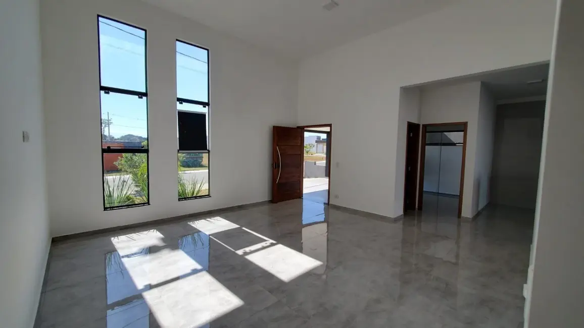 Foto 2 de Casa de Condomínio com 3 quartos à venda, 150m2 em Centro, Tremembe - SP
