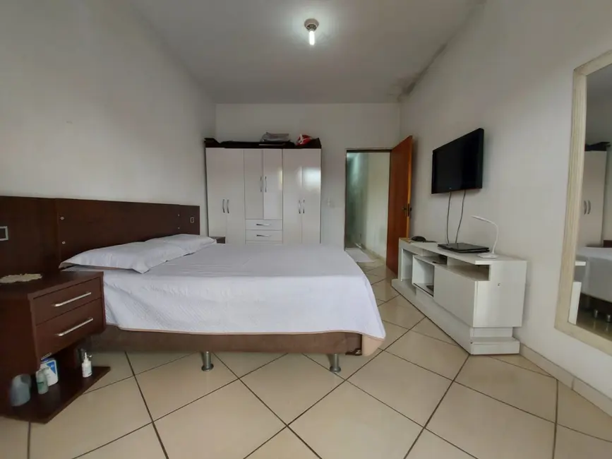 Foto 3 de Casa com 3 quartos à venda, 200m2 em Pindamonhangaba - SP