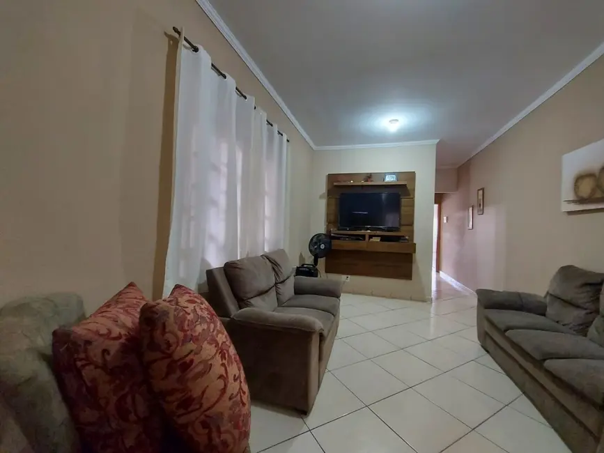 Foto 1 de Casa com 3 quartos à venda, 200m2 em Pindamonhangaba - SP
