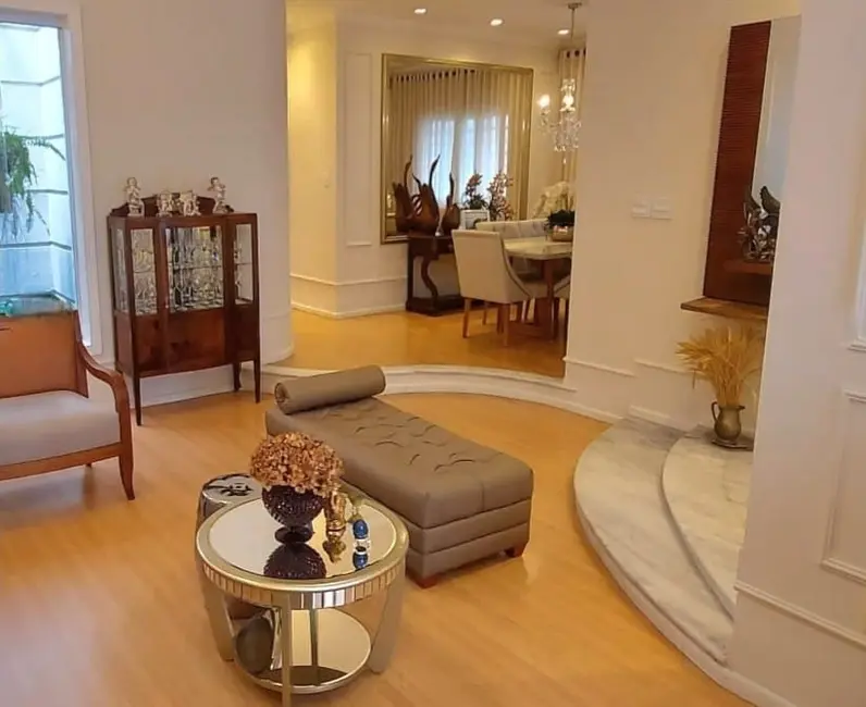 Sobrado com 4 quartos à venda, 240m2 em Aparecida - SP - imagem 4 Foto 4 de Sobrado com 4 quartos à venda, 240m2 em Aparecida - SP