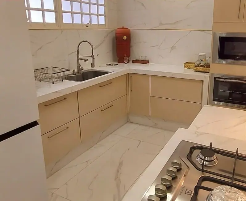 Sobrado com 4 quartos à venda, 240m2 em Aparecida - SP - imagem 8 Foto 8 de Sobrado com 4 quartos à venda, 240m2 em Aparecida - SP