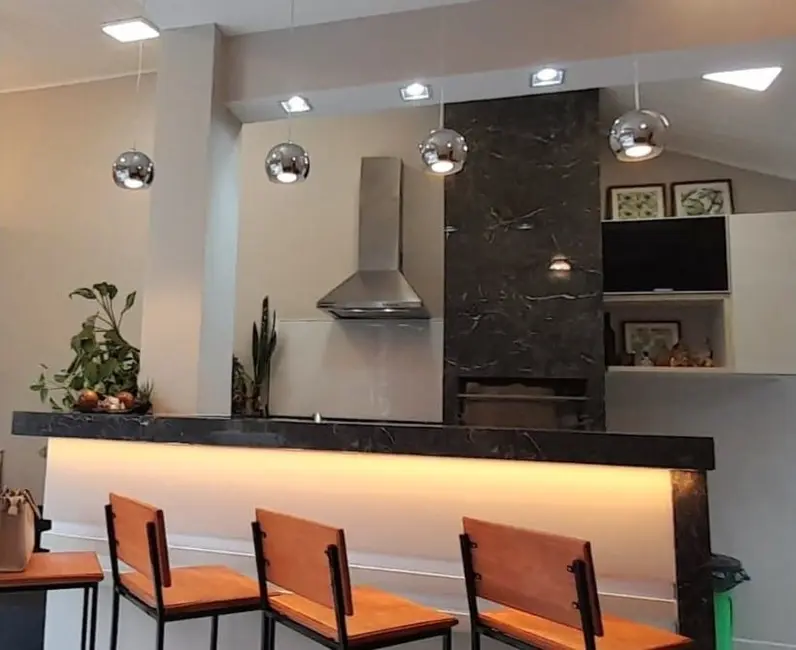 Sobrado com 4 quartos à venda, 240m2 em Aparecida - SP - imagem 1 Foto 1 de Sobrado com 4 quartos à venda, 240m2 em Aparecida - SP