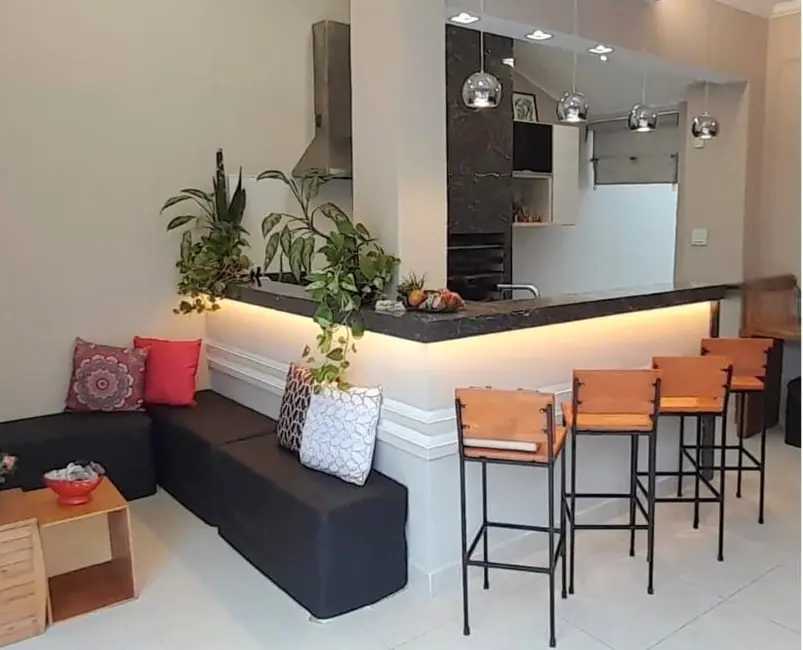 Sobrado com 4 quartos à venda, 240m2 em Aparecida - SP - imagem 2 Foto 2 de Sobrado com 4 quartos à venda, 240m2 em Aparecida - SP