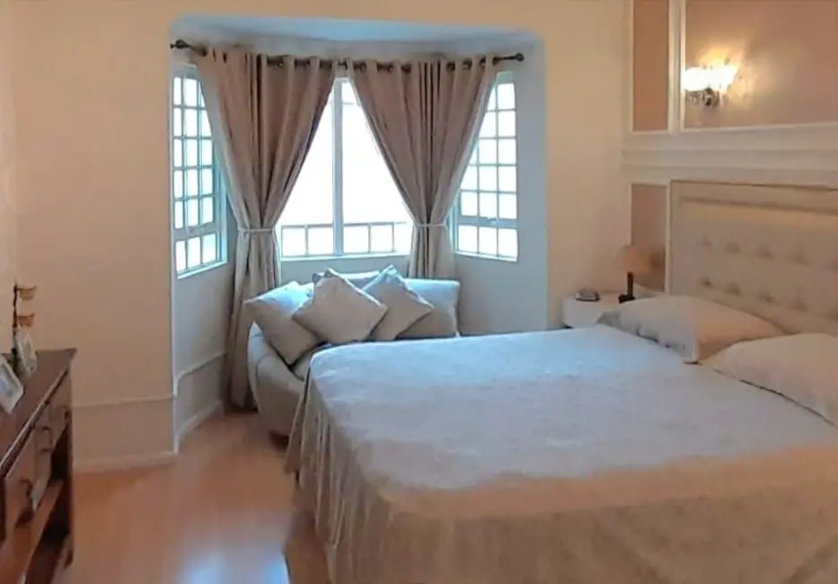 Sobrado com 4 quartos à venda, 240m2 em Aparecida - SP - imagem 7 Foto 7 de Sobrado com 4 quartos à venda, 240m2 em Aparecida - SP