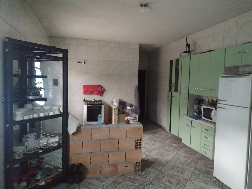 Sobrado com 3 quartos à venda, 264m2 em Pindamonhangaba - SP - imagem 9 Foto 9 de Sobrado com 3 quartos à venda, 264m2 em Pindamonhangaba - SP