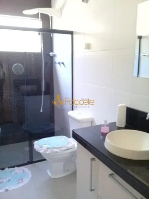 Foto 4 de Casa com 3 quartos à venda, 230m2 em Nossa Senhora do Perpétuo Socorro, Pindamonhangaba - SP