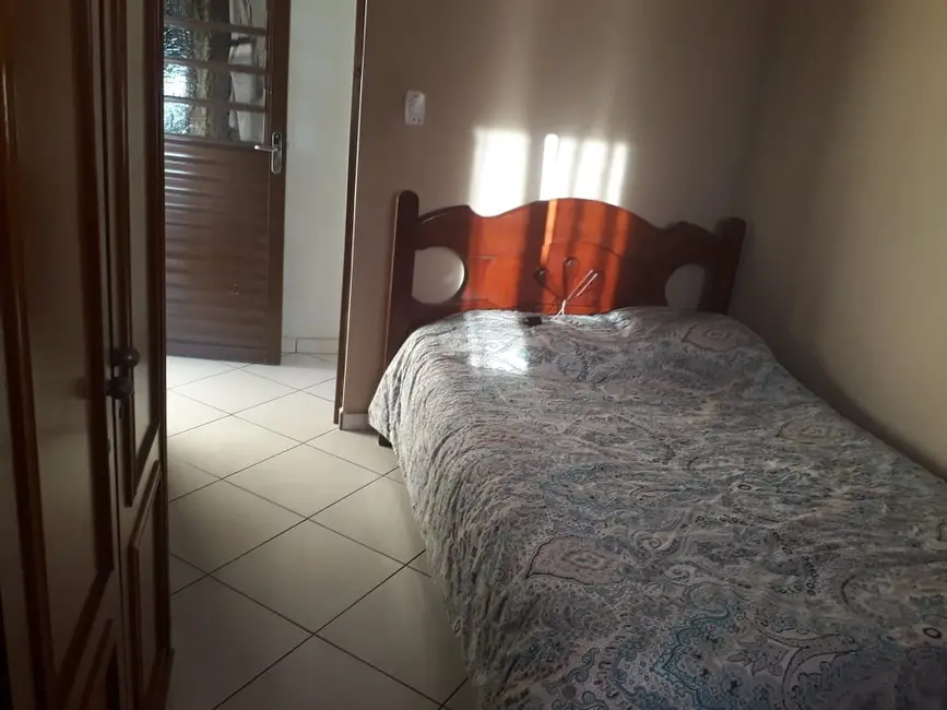 Foto 5 de Sobrado com 4 quartos à venda, 140m2 em Mombaça, Pindamonhangaba - SP