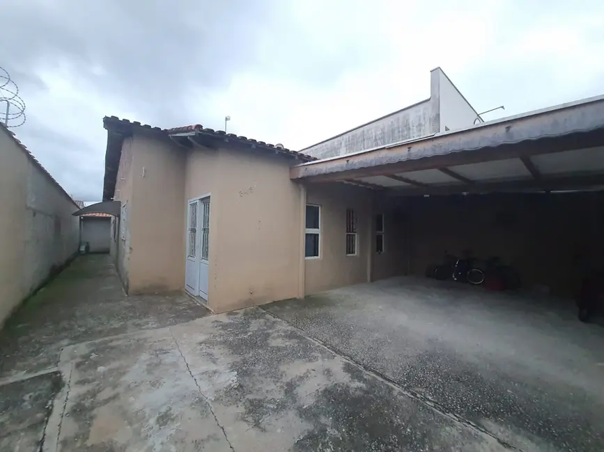 Foto 1 de Casa com 4 quartos à venda, 200m2 em Parque Aeroporto, Taubate - SP