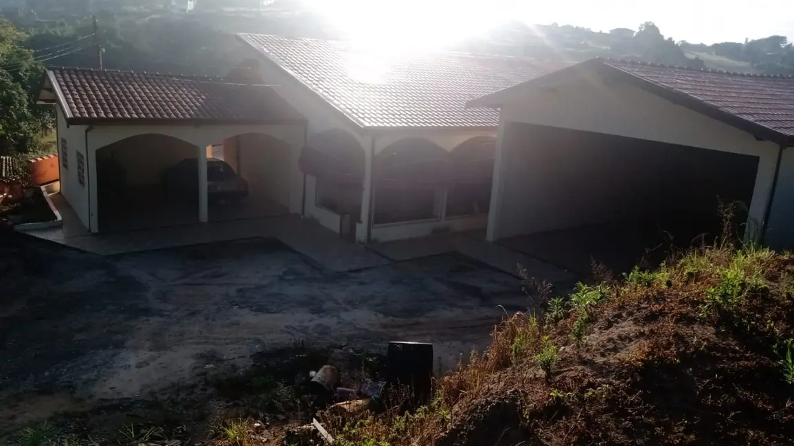 Foto 2 de Casa com 4 quartos à venda, 250m2 em Barreiro, Taubate - SP