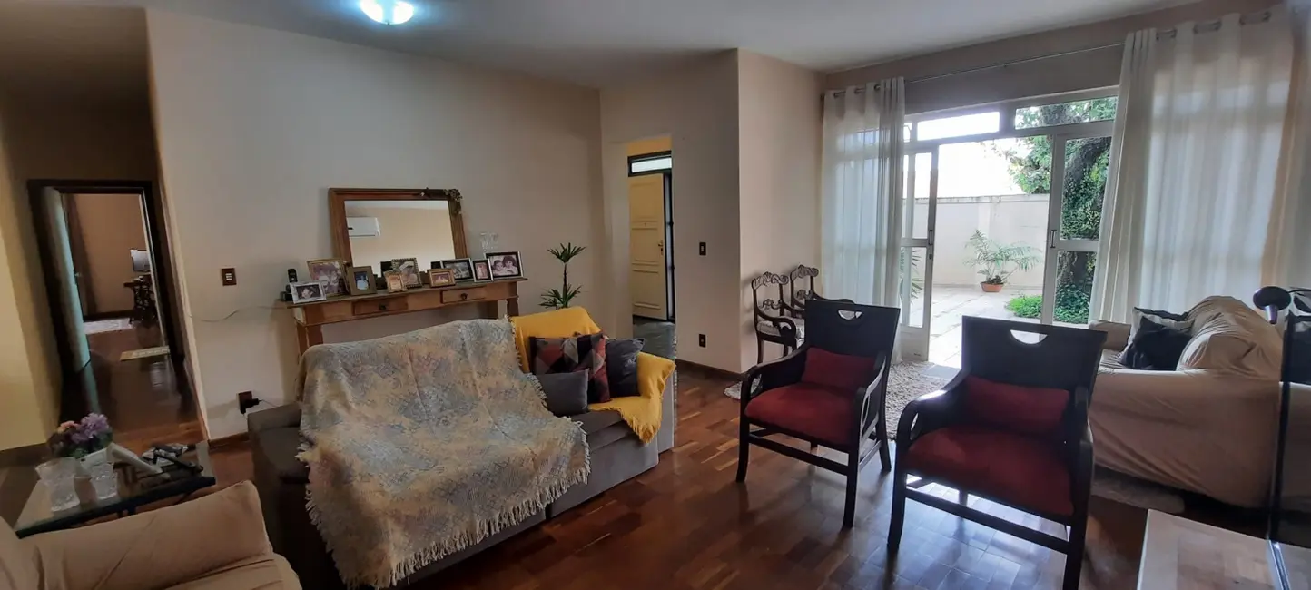 Foto 7 de Casa com 4 quartos à venda, 229m2 em Jardim Indepedência, Guaratingueta - SP