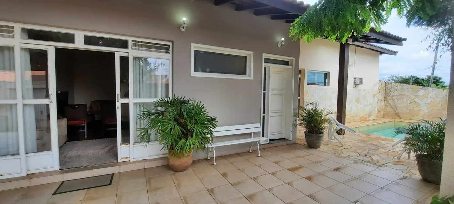 Foto 3 de Casa com 4 quartos à venda, 229m2 em Jardim Indepedência, Guaratingueta - SP