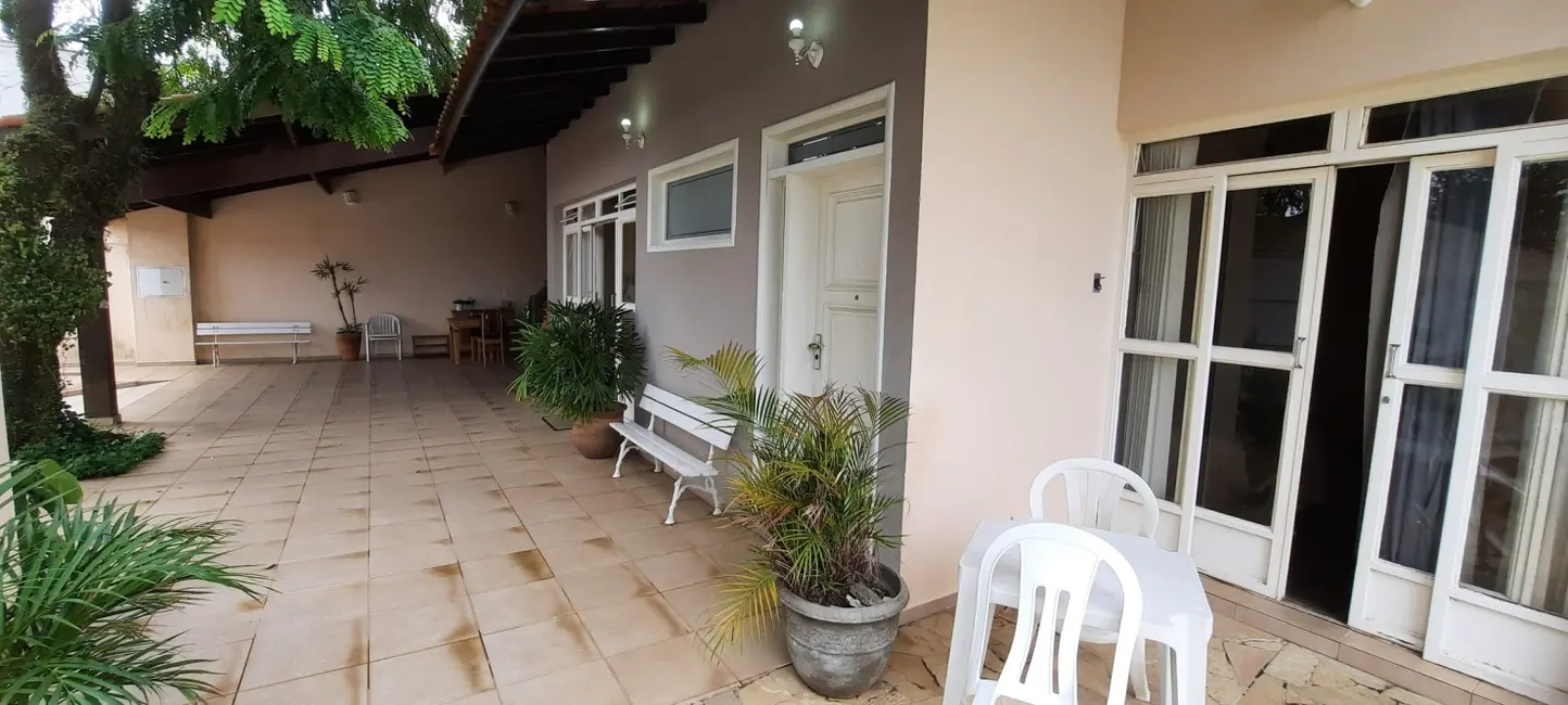 Foto 1 de Casa com 4 quartos à venda, 229m2 em Jardim Indepedência, Guaratingueta - SP