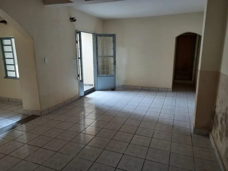 Foto 2 de Casa com 4 quartos à venda em Jardim Russi, Taubate - SP