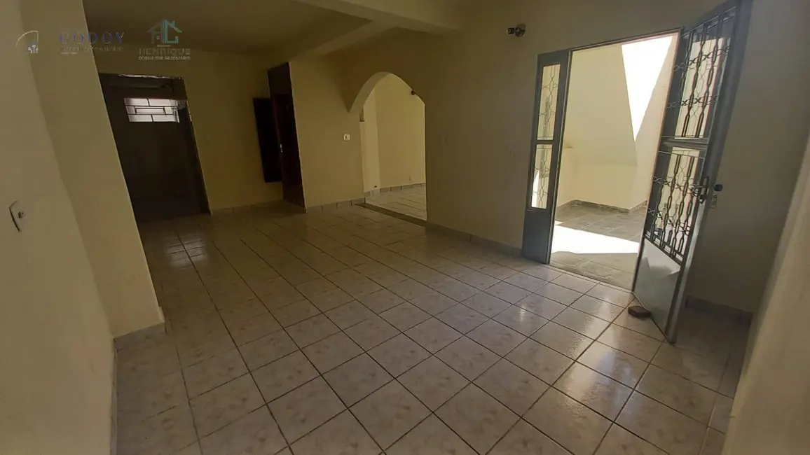 Foto 1 de Casa com 4 quartos à venda em Jardim Russi, Taubate - SP