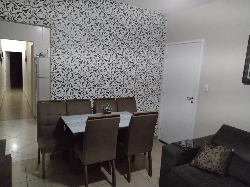 Foto 3 de Casa de Condomínio com 2 quartos à venda, 95m2 em Parque São Luís, Taubate - SP