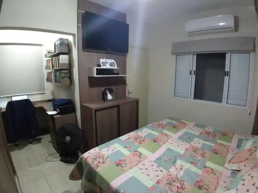 Foto 7 de Casa de Condomínio com 2 quartos à venda, 95m2 em Parque São Luís, Taubate - SP