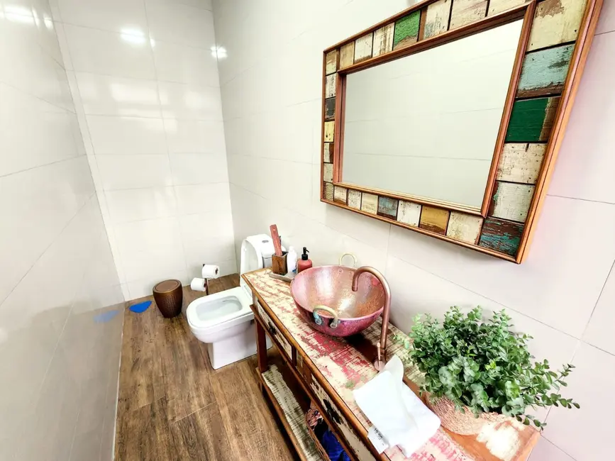 Foto 3 de Sobrado com 4 quartos à venda, 320m2 em Piracangaguá, Taubate - SP