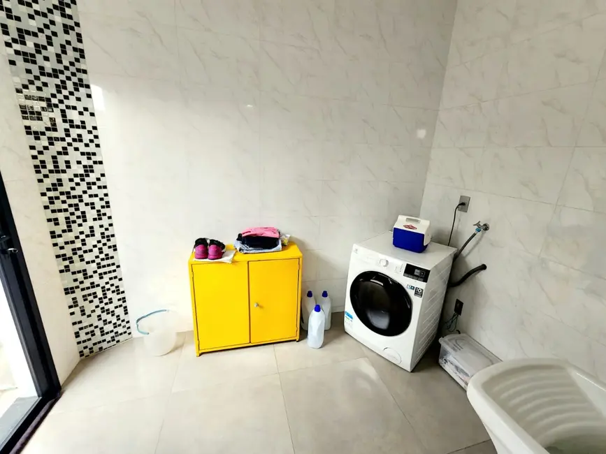 Foto 9 de Sobrado com 4 quartos à venda, 320m2 em Piracangaguá, Taubate - SP