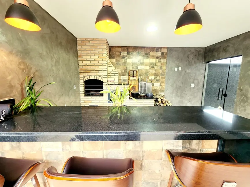 Foto 4 de Sobrado com 4 quartos à venda, 320m2 em Piracangaguá, Taubate - SP