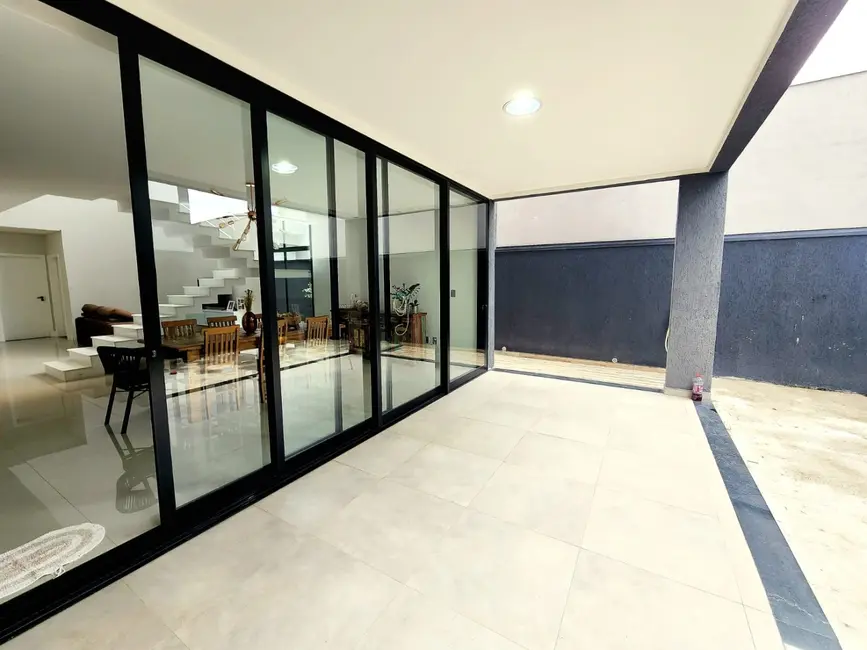 Foto 5 de Sobrado com 4 quartos à venda, 320m2 em Piracangaguá, Taubate - SP