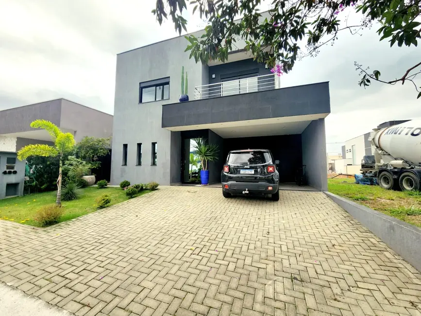 Foto 6 de Sobrado com 4 quartos à venda, 320m2 em Piracangaguá, Taubate - SP