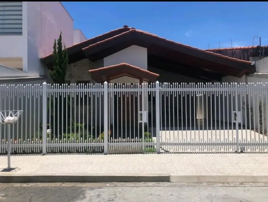 Foto 1 de Casa com 3 quartos à venda, 250m2 em Aparecida - SP