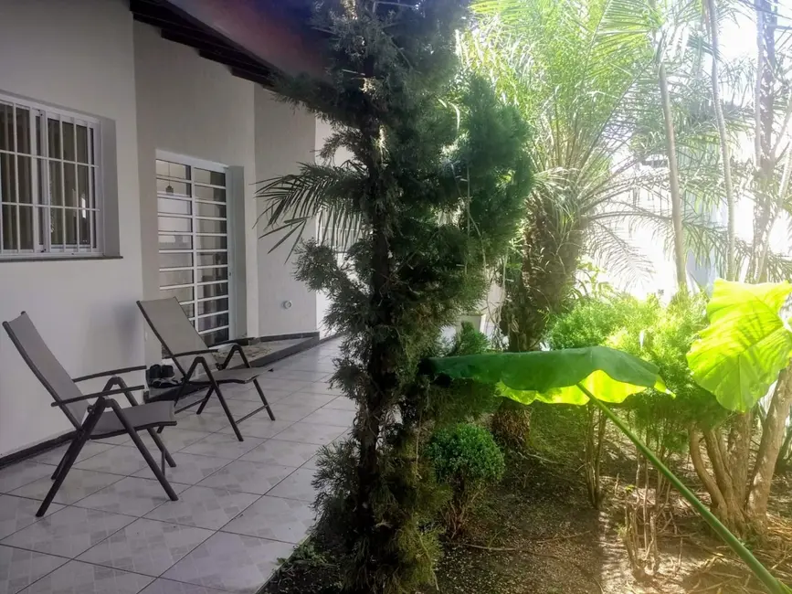 Foto 2 de Casa com 3 quartos à venda, 300m2 em Conjunto Habitacional Terra dos Ipês II (Fase I), Pindamonhangaba - SP