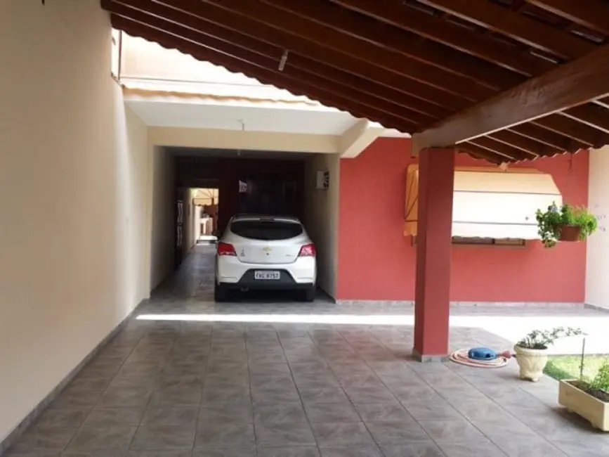 Foto 2 de Casa com 7 quartos à venda, 478m2 em São Benedito, Pindamonhangaba - SP