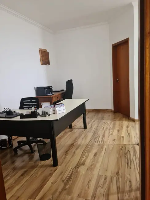Foto 5 de Sobrado com 4 quartos à venda, 300m2 em Pindamonhangaba - SP